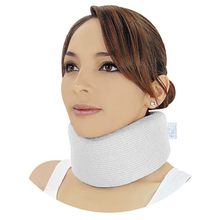 Cargar imagen en el visor de la galería, Collarin Cervical Blando (Adulto)